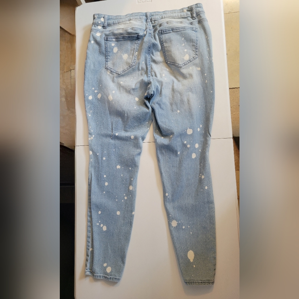 Distressed Jeans - Picture 3 of 3